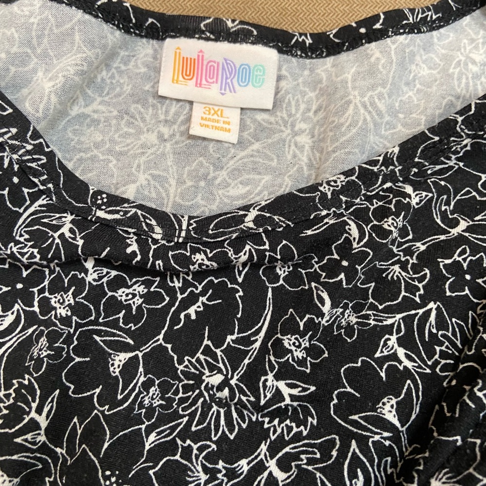 Lularoe black short sleeved long top, white flower print, size 3XL